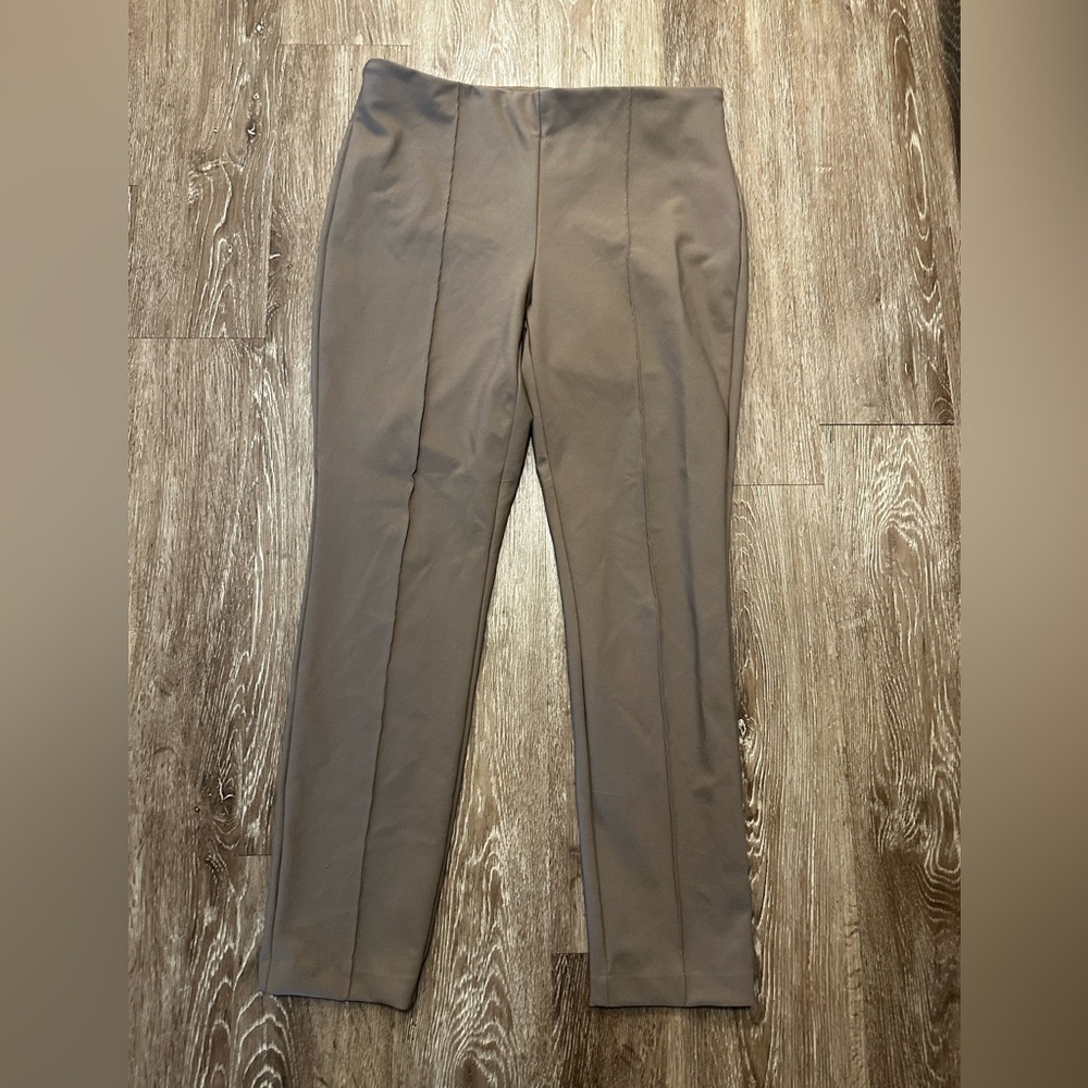 Rachel’s Zoe fitted tapered pant in brown, large